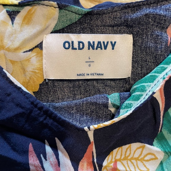 Old navy tank top - Picture 2 of 3